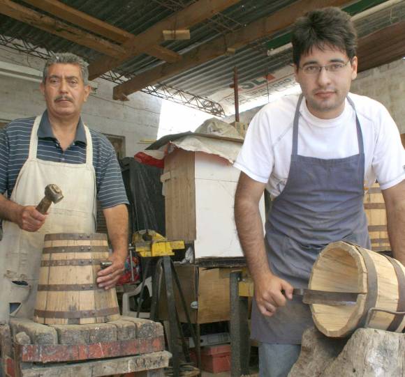 Tonelería: el oficio que pasó de armar a desarmar para subsistir Tonelería: el oficio que pasó de armar a desarmar para subsistir