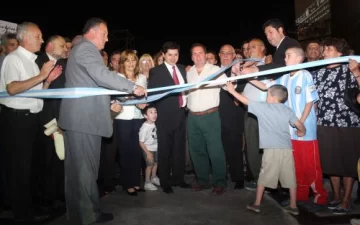 Interna rawsina se coló en inauguración de plaza Interna rawsina se coló en inauguración de plaza