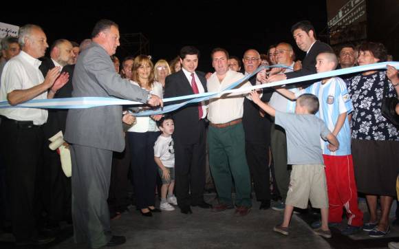 Interna rawsina se coló en inauguración de plaza Interna rawsina se coló en inauguración de plaza