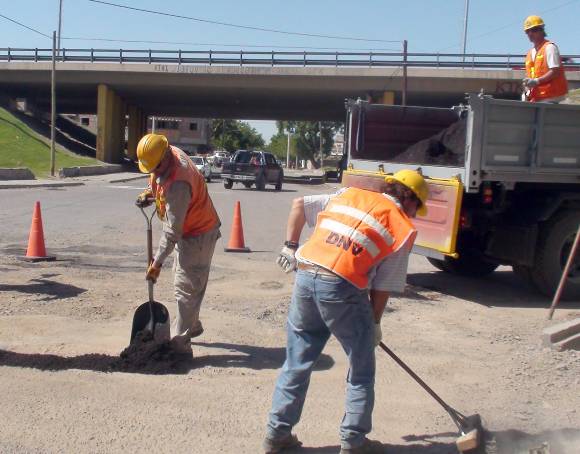 Circunvalación: tapan los baches Circunvalación: tapan los baches
