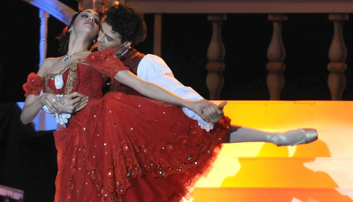 Urlezaga deleitó a 20 mil personas en el Obelisco Urlezaga deleitó a 20 mil personas en el Obelisco