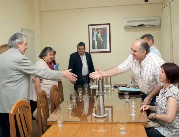 Gioja busca darle el 82% a profesionales de Salud Gioja busca darle el 82% a profesionales de Salud