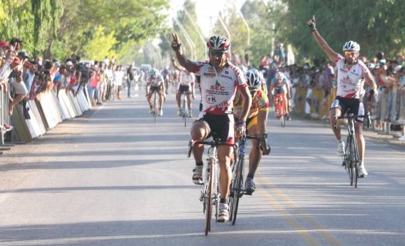 En Angaco, Escuela coronó su doblete En Angaco, Escuela coronó su doblete