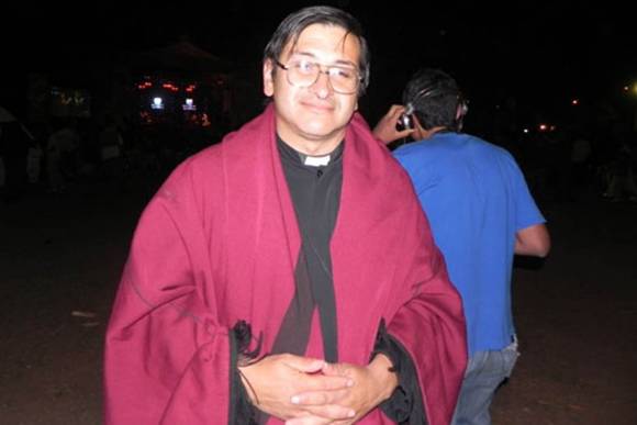 Aumenta la polémica por el sacerdote mendocino Aumenta la polémica por el sacerdote mendocino