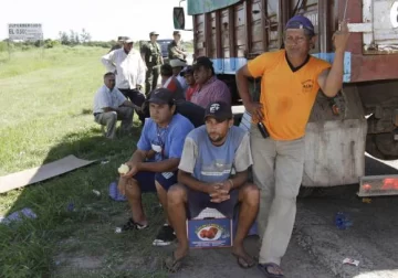 Huelga paraliza al mayor puerto cerealero del país Huelga paraliza al mayor puerto cerealero del país