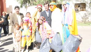 Los Reyes Magos repartieron juguetes en el Hospital de Niños Los Reyes Magos repartieron juguetes en el Hospital de Niños