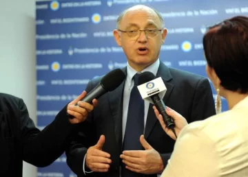 Cruce de palabras por la salud de Timerman Cruce de palabras por la salud de Timerman