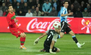 Una bandera: la pelota no se mancha Una bandera: la pelota no se mancha