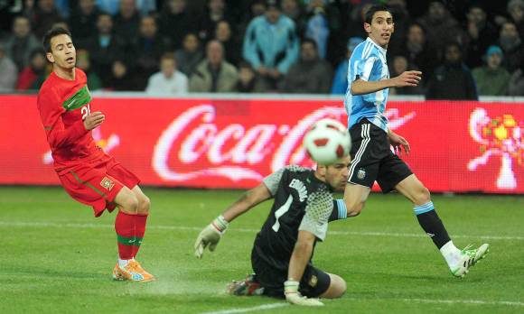 Una bandera: la pelota no se mancha Una bandera: la pelota no se mancha