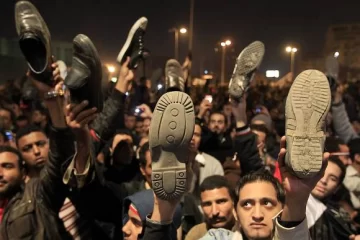 Mubarak resiste, pese a los anuncios de renuncia Mubarak resiste, pese a los anuncios de renuncia