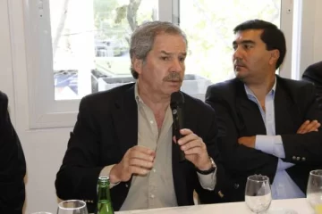 Inauguración con Ibarra, Solá y De Pinedo en el escenario Inauguración con Ibarra, Solá y De Pinedo en el escenario