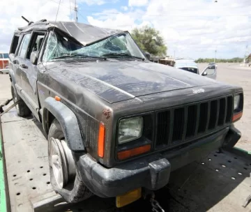 Chocó un ómnibus y volcó una camioneta, todo por una vaca Chocó un ómnibus y volcó una camioneta, todo por una vaca