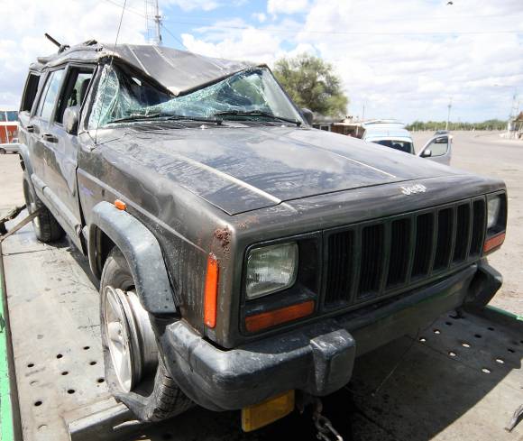 Chocó un ómnibus y volcó una camioneta, todo por una vaca Chocó un ómnibus y volcó una camioneta, todo por una vaca