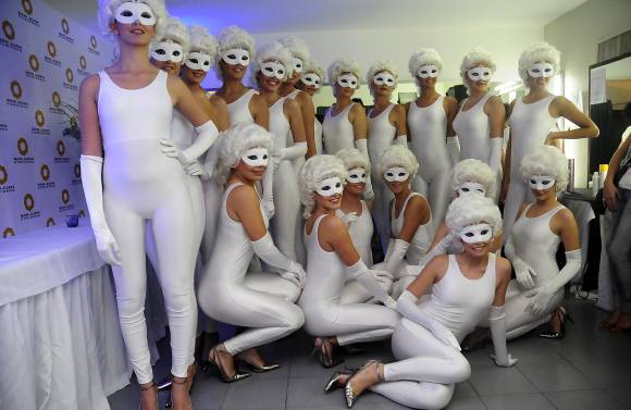 El show de las chicas empezó en el camarín El show de las chicas empezó en el camarín