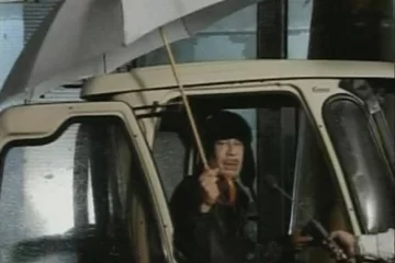 Gesto de resistencia de Kadafi en la TV estatal Gesto de resistencia de Kadafi en la TV estatal