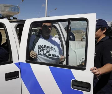 Sacaron a Greenpeace del piquete y hay 4 detenidos Sacaron a Greenpeace del piquete y hay 4 detenidos
