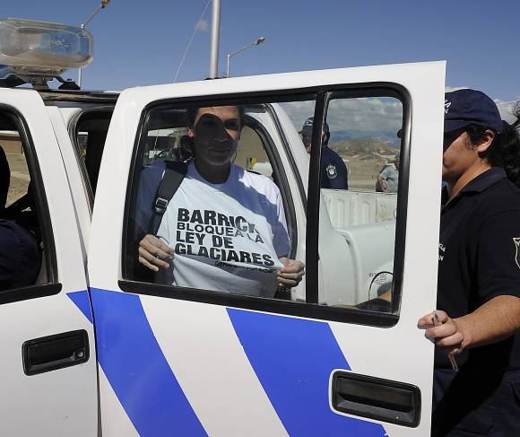Sacaron a Greenpeace del piquete y hay 4 detenidos Sacaron a Greenpeace del piquete y hay 4 detenidos