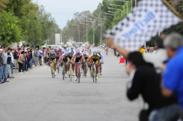 El salteño Javier Salas ganó la primera etapa del Giro del Sol El salteño Javier Salas ganó la primera etapa del Giro del Sol