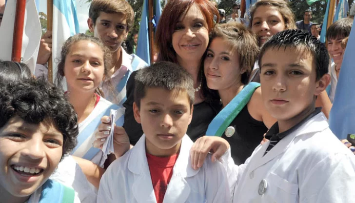 CFK le pidió a los docentes “que no hagan paros en el año” CFK le pidió a los docentes “que no hagan paros en el año”