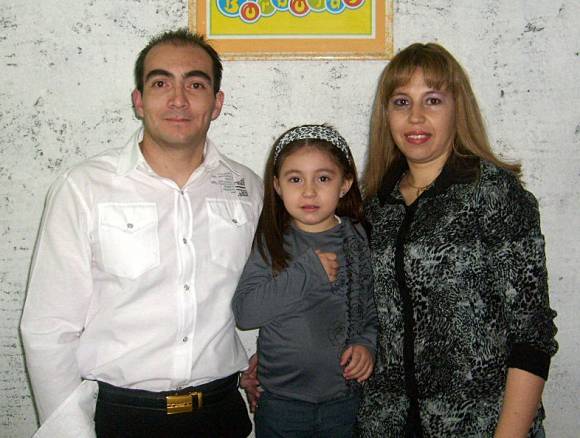 Cuatro velitas para Zoe Arias Cuatro velitas para Zoe Arias