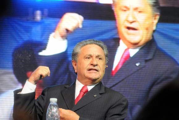 Los asuntos que Duhalde encarará como abogado Los asuntos que Duhalde encarará como abogado