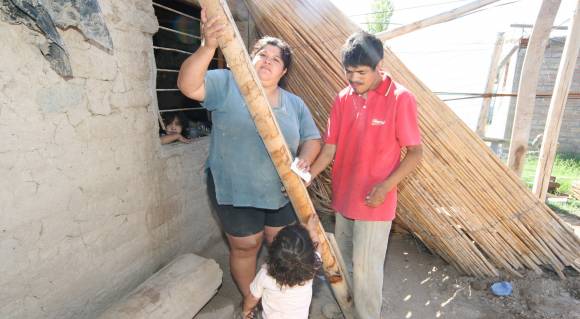 Con el techo en el suelo, durmieron a la intemperie Con el techo en el suelo, durmieron a la intemperie