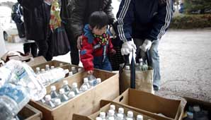Bajó el nivel de radiactividad en el agua potable en Tokio Bajó el nivel de radiactividad en el agua potable en Tokio