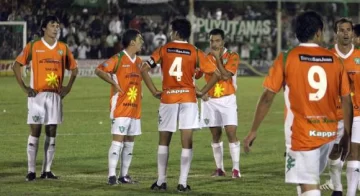 Silbidos e insultos, el adiós Silbidos e insultos, el adiós