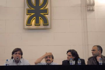 UCR proclama a Alfonsín como su candidato único UCR proclama a Alfonsín como su candidato único