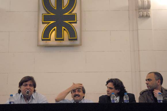 UCR proclama a Alfonsín como su candidato único UCR proclama a Alfonsín como su candidato único