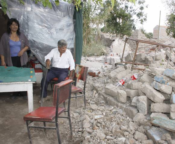 Las familias que quedaron con las casas en el suelo y en la calle Las familias que quedaron con las casas en el suelo y en la calle