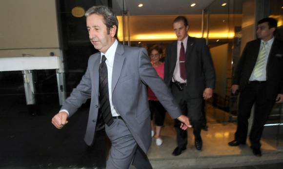 Cobos tira la toalla Cobos tira la toalla