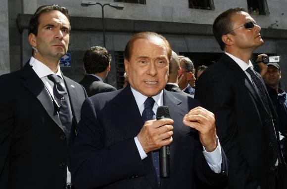 Berlusconi, más al descubierto Berlusconi, más al descubierto