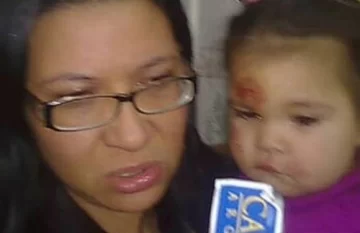 Su hija se cayó del auto y no se dio cuenta: le quitaron la tenencia Su hija se cayó del auto y no se dio cuenta: le quitaron la tenencia