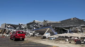 Casi 50 muertos por los tornados en EEUU Casi 50 muertos por los tornados en EEUU
