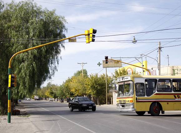 En Chimbas, de 10 semáforos pasarán a 17 en sólo un mes En Chimbas, de 10 semáforos pasarán a 17 en sólo un mes