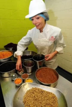 Una torta con cardos y tréboles Una torta con cardos y tréboles