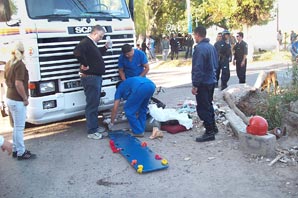 Volvía de la escuela de su hija y murió en un choque