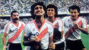 A 25 años de la tarde del Beto Alonso y la pelota naranja A 25 años de la tarde del Beto Alonso y la pelota naranja