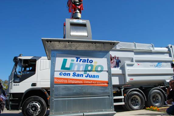 Firmaron el convenio para instalar más contenedores de basura Firmaron el convenio para instalar más contenedores de basura