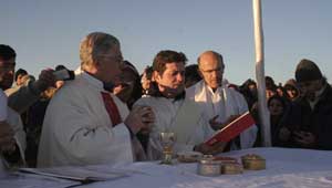 Multitudinaria manifestación de fe en Sierras Azules Multitudinaria manifestación de fe en Sierras Azules