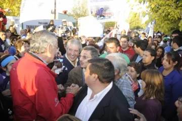 Caminata rawsina y anuncio de cloacas Caminata rawsina y anuncio de cloacas