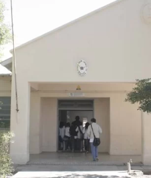 Dos alumnas se pelearon y una terminó en el hospital Dos alumnas se pelearon y una terminó en el hospital