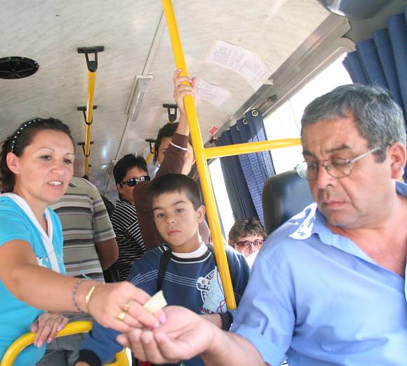 Colectivos: Revuelo por reducción de gasoil subsidiado Colectivos: Revuelo por reducción de gasoil subsidiado