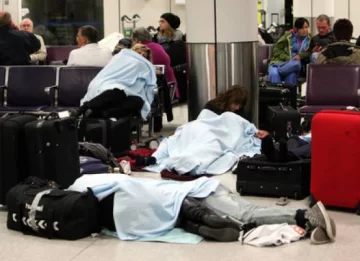 Unos 250 vuelos cancelados en Europa por un volcán Unos 250 vuelos cancelados en Europa por un volcán