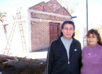 Se les murieron dos hijos y hacen una capilla con la plata del seguro Se les murieron dos hijos y hacen una capilla con la plata del seguro