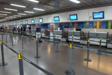 Siguen suspendidos los vuelos en Buenos Aires por las cenizas Siguen suspendidos los vuelos en Buenos Aires por las cenizas