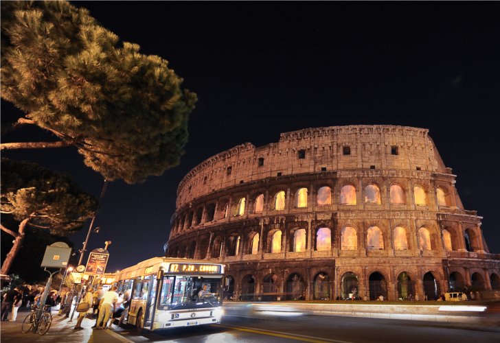 Coliseo incendiado Coliseo incendiado