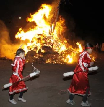 Una danza, dos festejos y veinte minutos de fuego Una danza, dos festejos y veinte minutos de fuego
