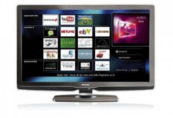 A mirar tele y chatear A mirar tele y chatear